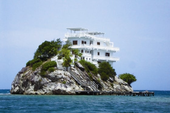 Stay at the Villa at Dunbar Rock in Honduras, from $1,197 per person per day.